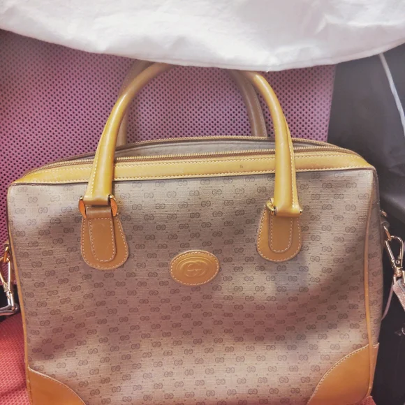 Gucci Tan and Brown Shoulder Bag - Picture 1 of 9